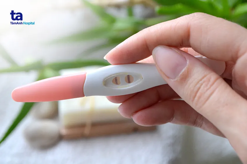 Hình ảnh minh họa câu hỏi: que thử 2 vạch mờ liệu có thai không?