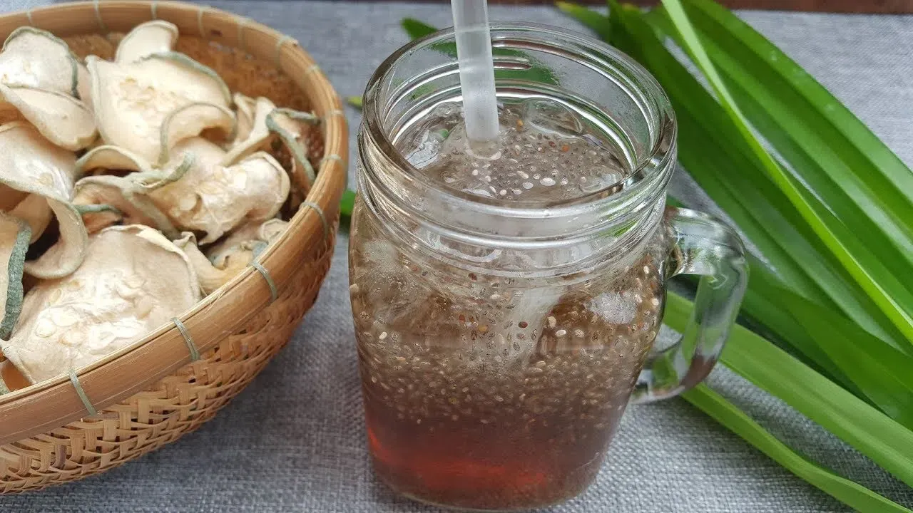 Ly nước bí đao hạt chia thanh mát