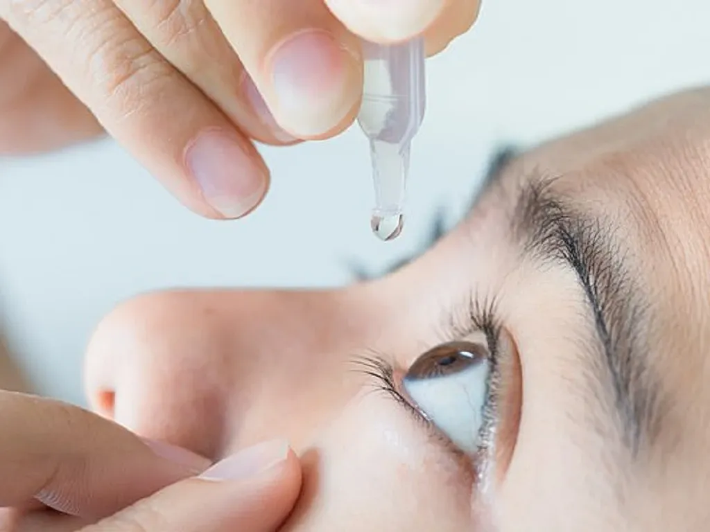 Cách chăm sóc mắt khi bị giật