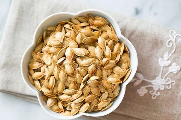 Hạt bí ngô chứa vitamin B tốt cho da đầu và tóc