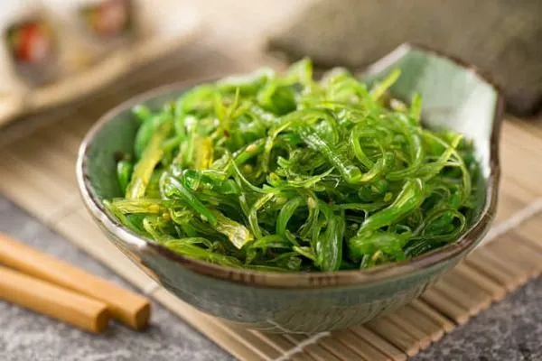 Tảo biển chứa khoáng chất và vitamin cho tóc