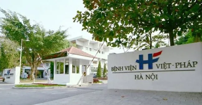 Sảnh chờ rộng rãi tại Bệnh viện Việt Pháp Hà Nội