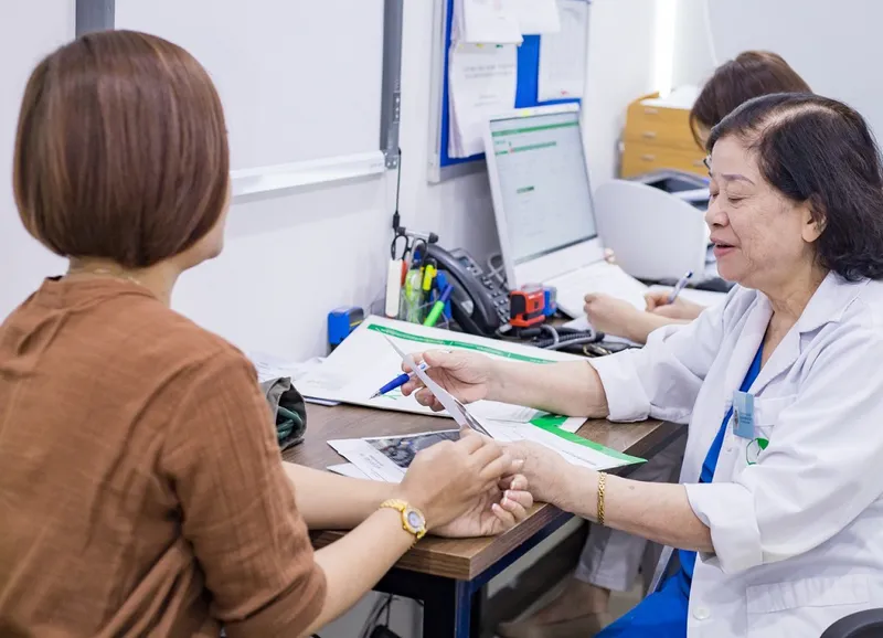 Tuân thủ liều lượng thuốc giảm đau nhét hậu môn theo chỉ định