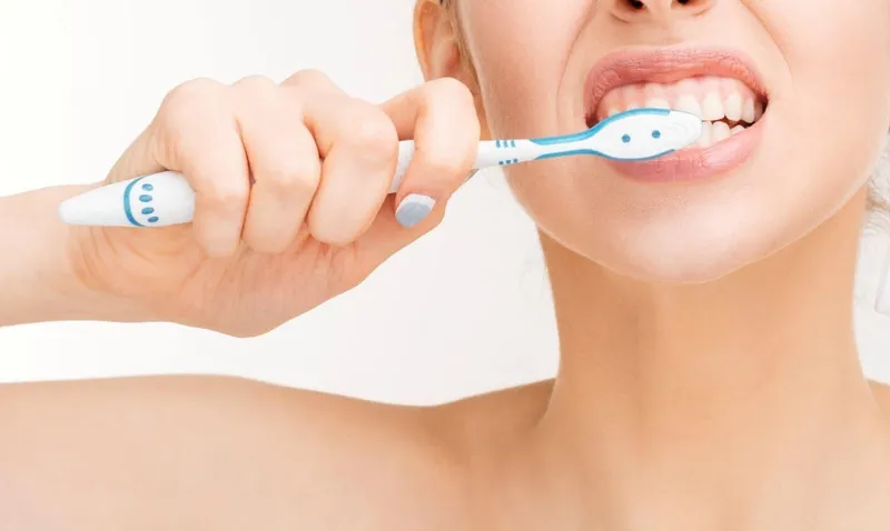 Chăm sóc răng miệng không đúng cách làm vi khuẩn phát triển