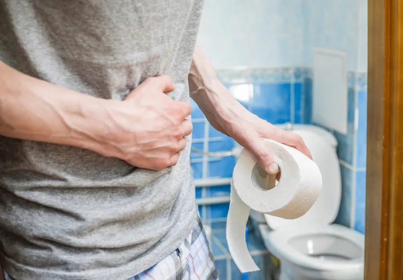 Các tác dụng phụ thường gặp khi dùng thuốc giảm phù nề chân như tiêu chảy hoặc buồn nôn