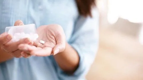 Hình ảnh minh họa cách sử dụng thuốc Desloratadine 5mg theo đúng chỉ dẫn bác sĩ