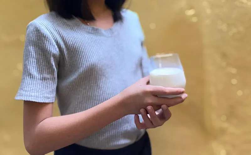 Nên thưởng thức sữa đậu xanh sau bữa ăn hoặc kết hợp với món nhẹ để tránh khó chịu tiêu hóa