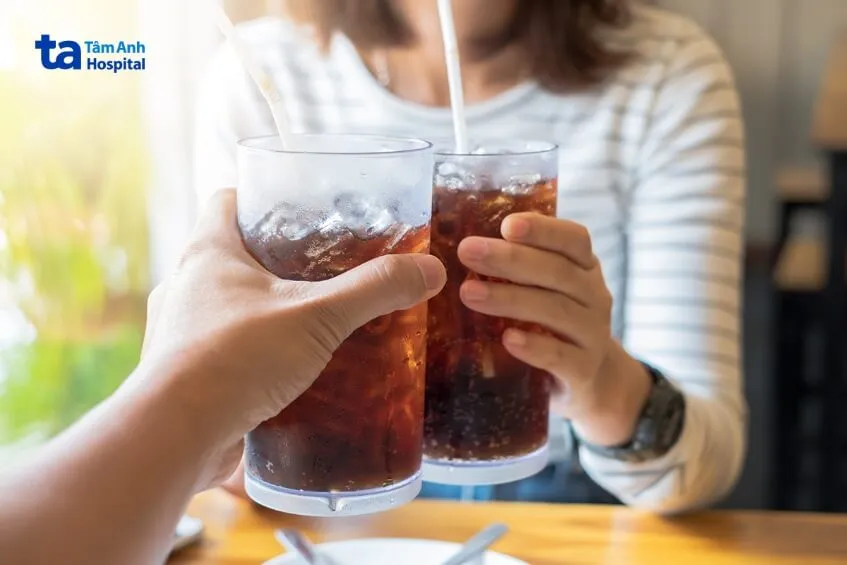 Người thiếu máu não không nên uống nước ngọt