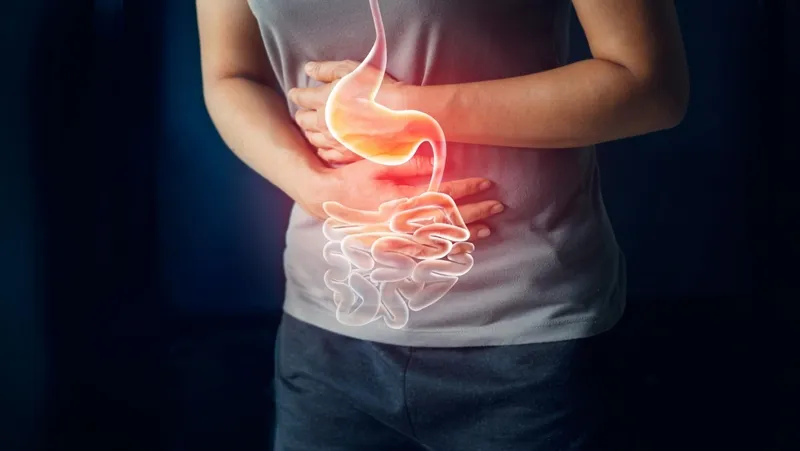 Cảm giác đầy bụng khó tiêu do ăn quá nhiều đậu đỏ