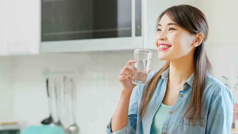 Nước đóng vai trò quan trọng nhưng không phải là cách trị mụn duy nhất.