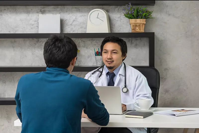 Tham khảo ý kiến bác sĩ trước khi sử dụng thuốc xịt chống xuất tinh sớm là lời khuyên quan trọng