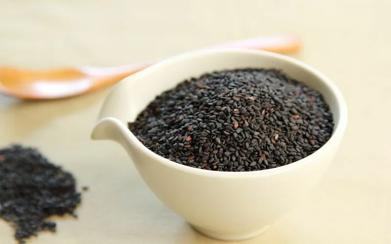 Hướng dẫn chi tiết cách sử dụng hạt mè đen hiệu quả