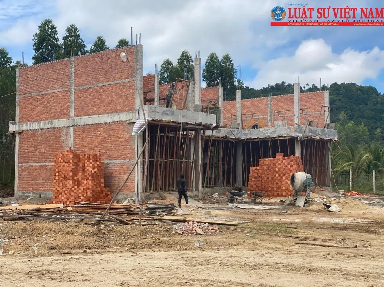 Căn nhà đang xây trên khu đất được xác nhận có một phần đất ở nông thôn tại địa điểm dự án 'ma'